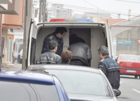 A furat dintr-un hotel, după care s-a predat poliţiştilor